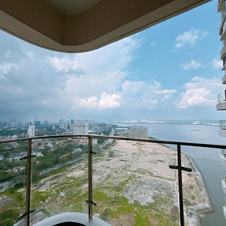 Апартаменты Seafront Country Garden Danga Bay By Lions Bay Джохор-Бару Номер фото