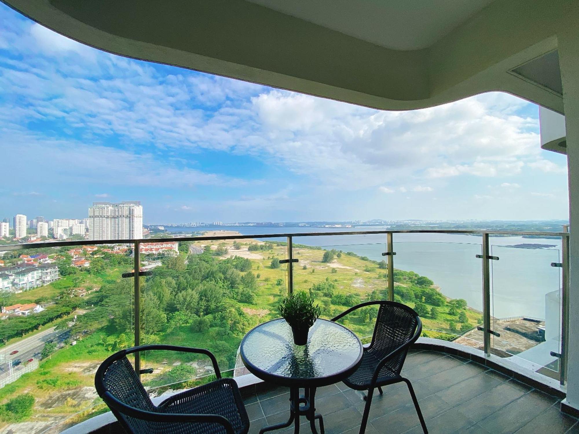 Апартаменты Seafront Country Garden Danga Bay By Lions Bay Джохор-Бару Номер фото