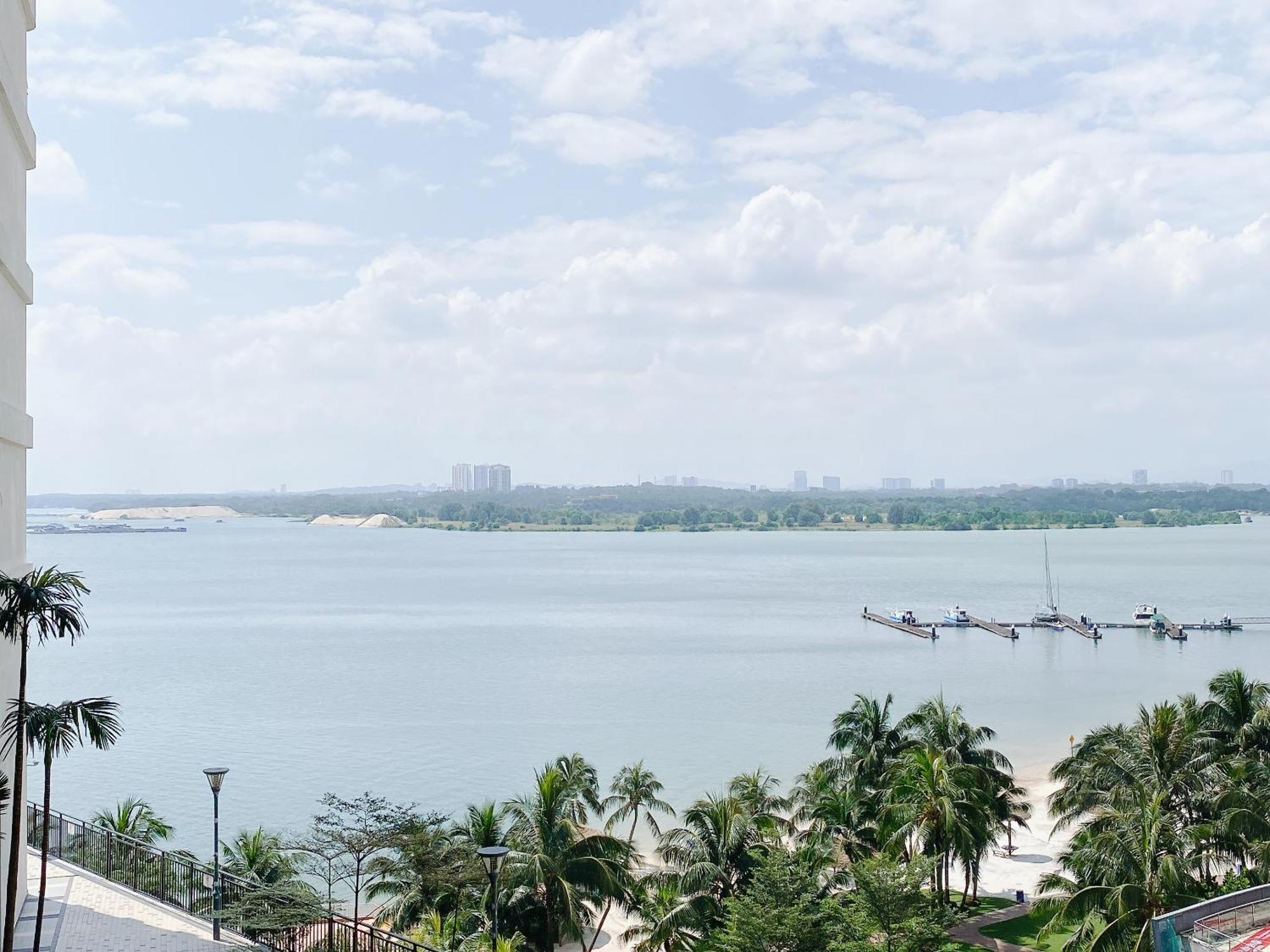 Апартаменты Seafront Country Garden Danga Bay By Lions Bay Джохор-Бару Номер фото