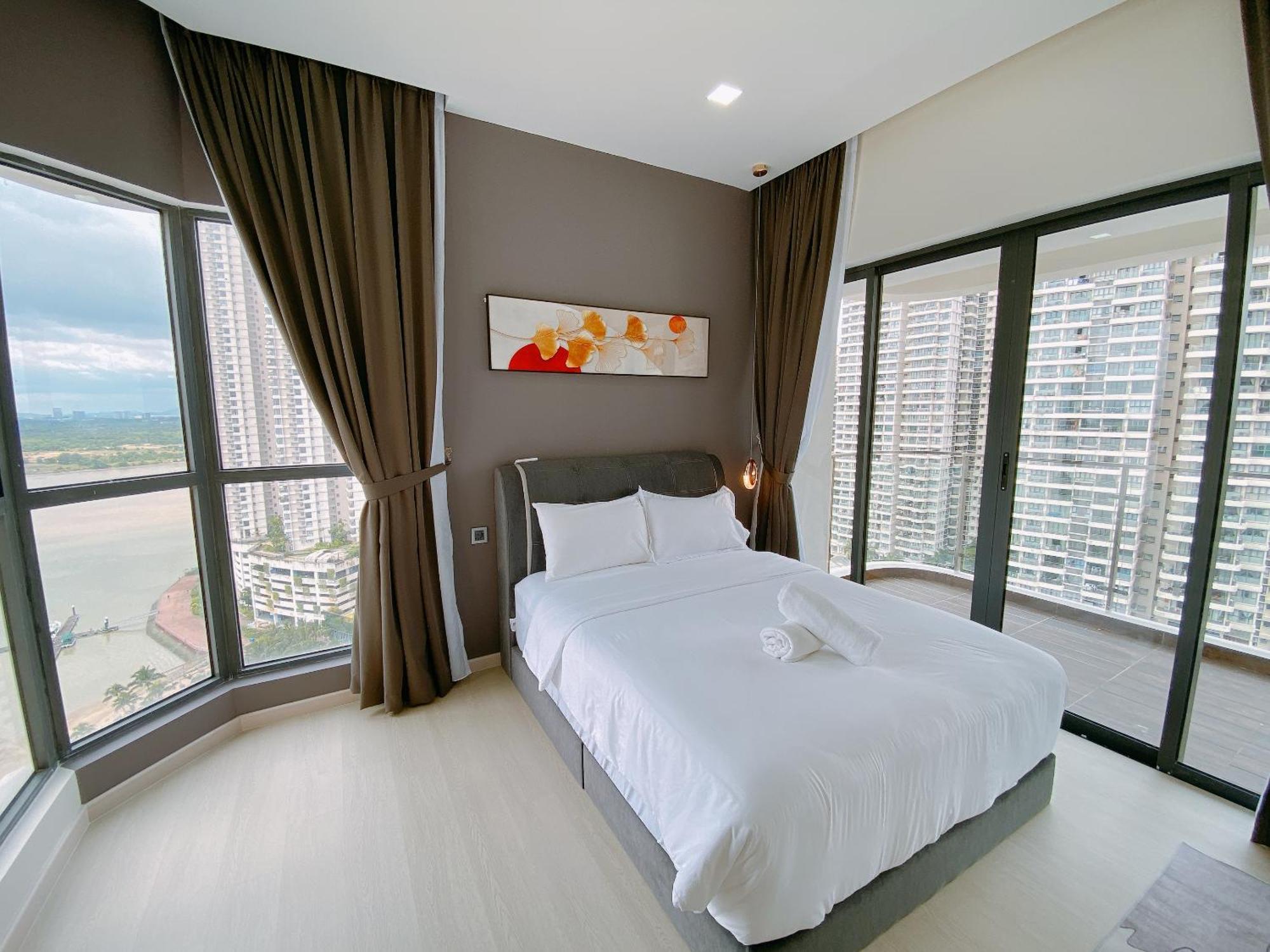 Апартаменты Seafront Country Garden Danga Bay By Lions Bay Джохор-Бару Номер фото