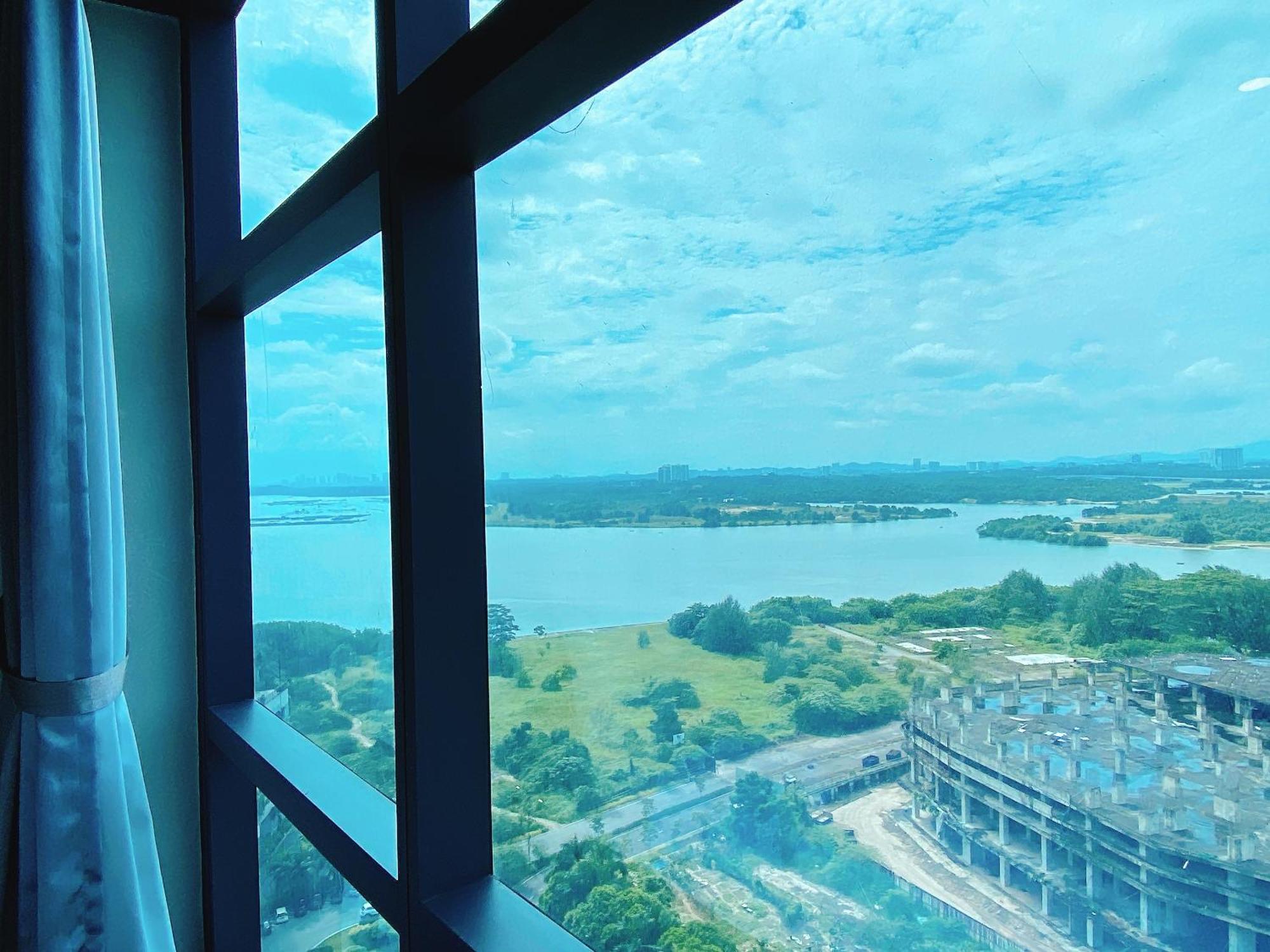 Апартаменты Seafront Country Garden Danga Bay By Lions Bay Джохор-Бару Номер фото
