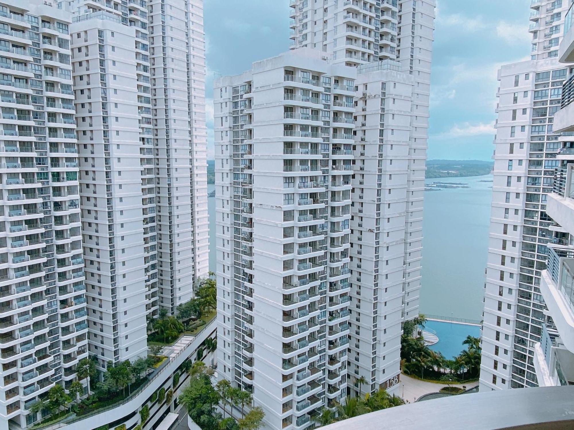 Апартаменты Seafront Country Garden Danga Bay By Lions Bay Джохор-Бару Номер фото