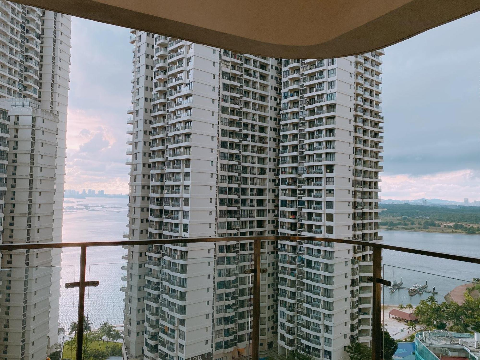 Апартаменты Seafront Country Garden Danga Bay By Lions Bay Джохор-Бару Номер фото