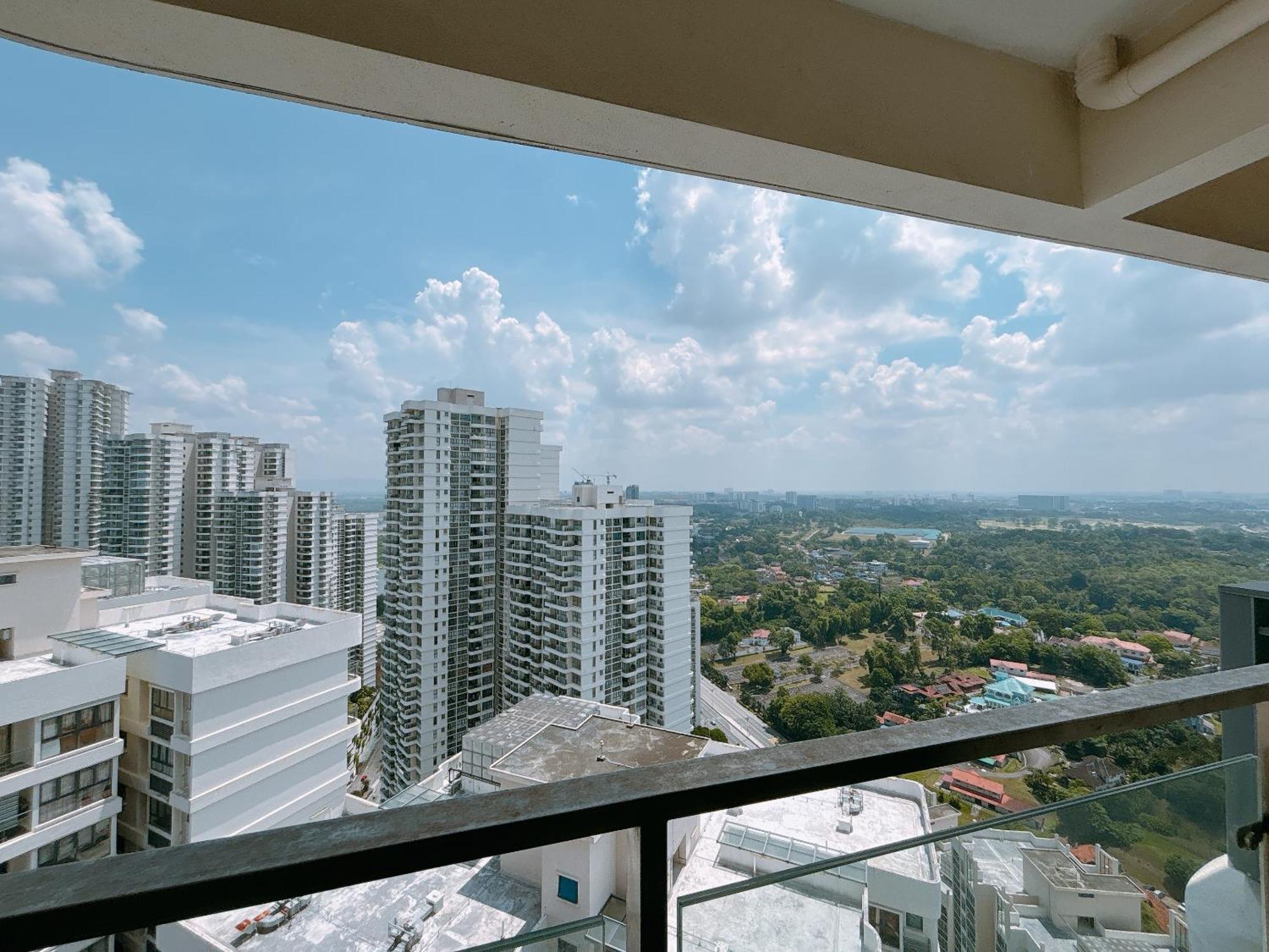 Апартаменты Seafront Country Garden Danga Bay By Lions Bay Джохор-Бару Номер фото