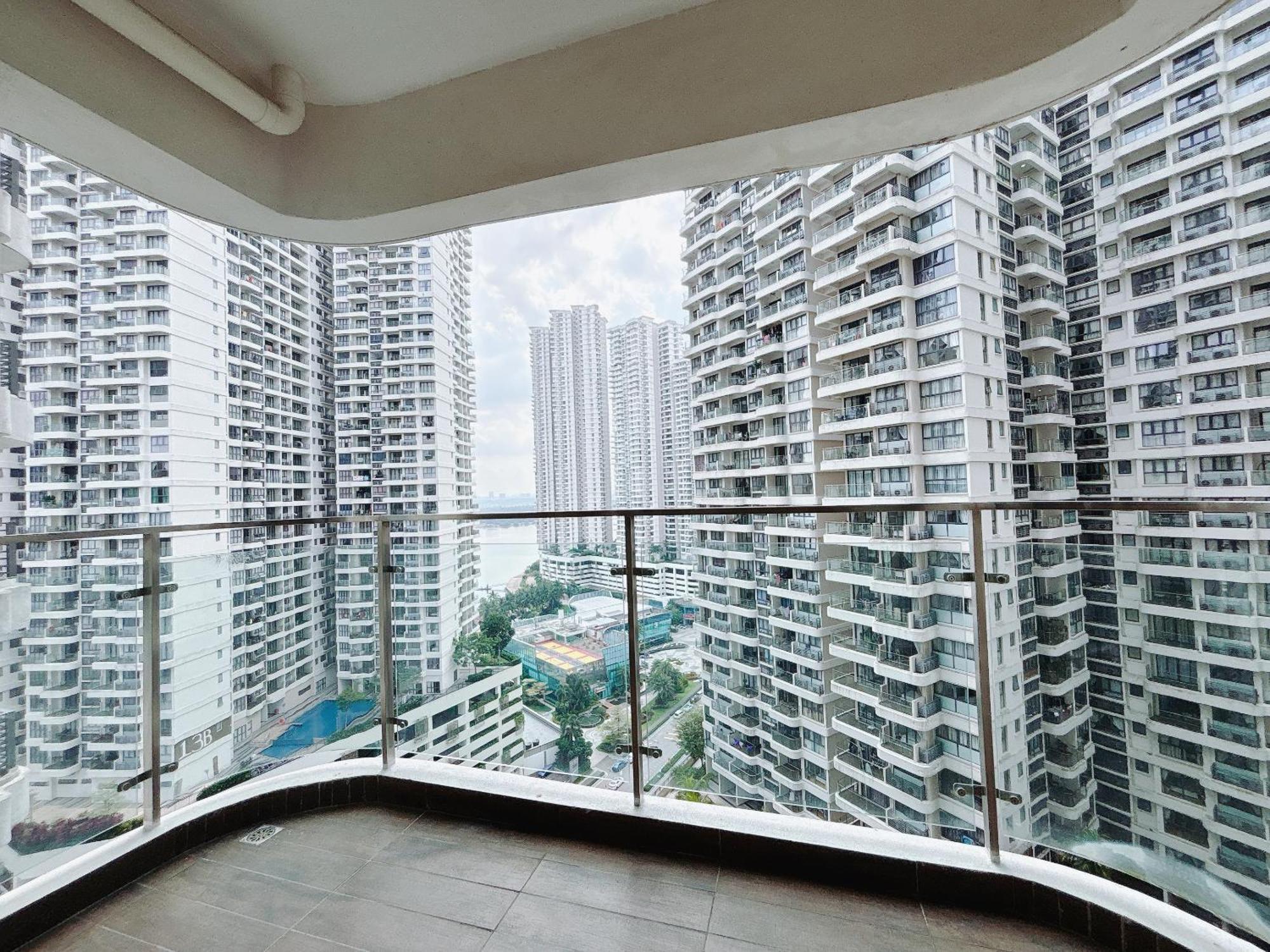 Апартаменты Seafront Country Garden Danga Bay By Lions Bay Джохор-Бару Номер фото
