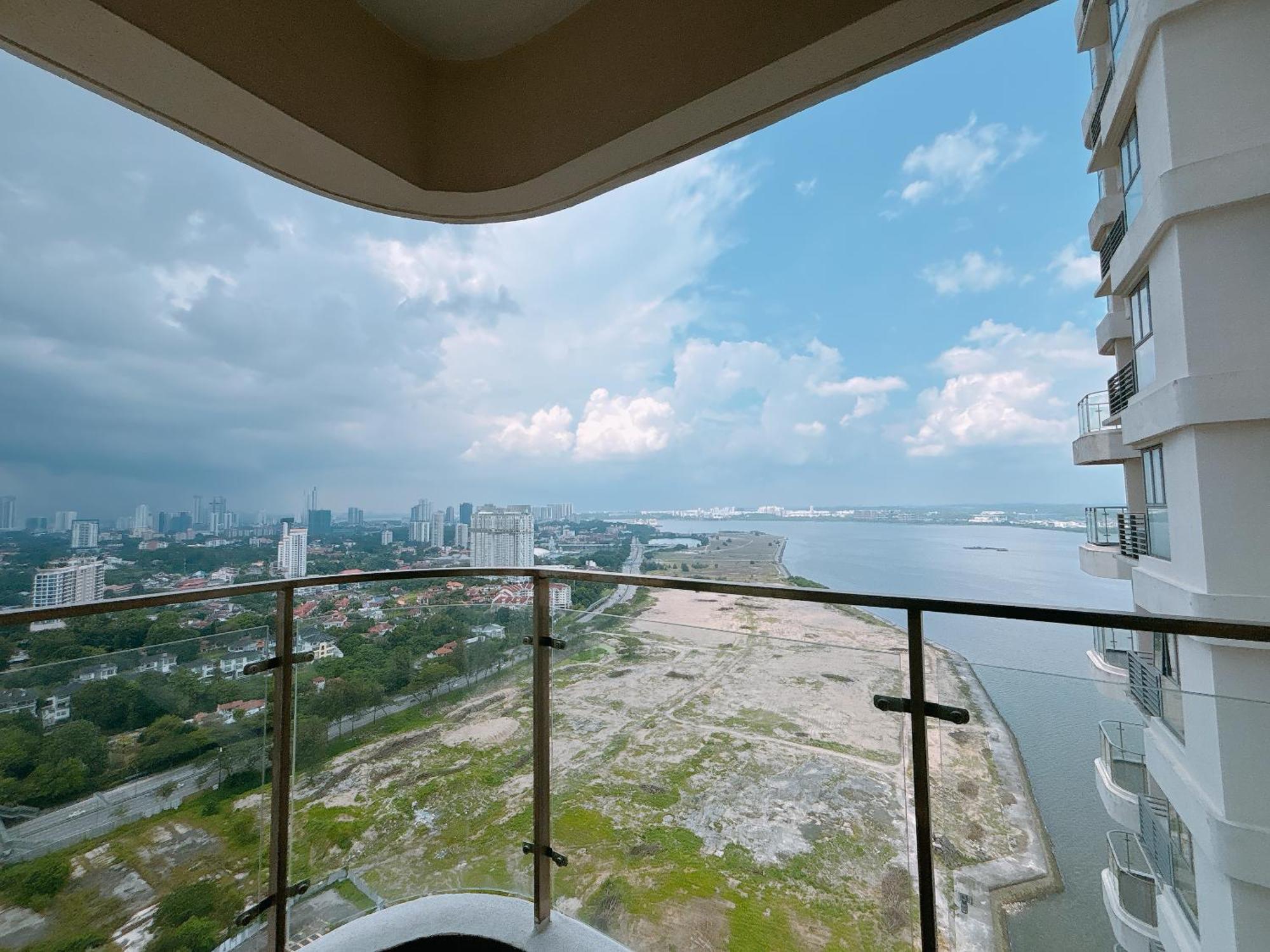 Апартаменты Seafront Country Garden Danga Bay By Lions Bay Джохор-Бару Номер фото